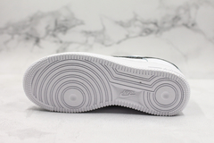 Air Force 1 "Bow Tie" na internet