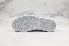 Air Jordan 1 Mid ''Iridescent Reflectve White” - loja online