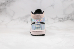 Imagem do Air Jordan 1 Mid ''Dirty Powder Iridescent''