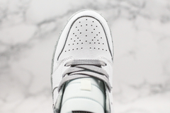 Air Jordan 1 Mid ''White Cement'' na internet