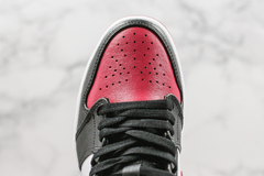Air Jordan 1 Mid ''Bred Toe'' na internet