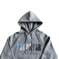 Conjunto Trapstar Chenille Decoded Cinza/Azul - comprar online