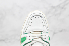 Sneaker LV Trainer na internet
