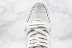 Sneaker LV Trainer na internet