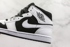 Air Jordan 1 Mid ''White Black Tuxedo'' na internet