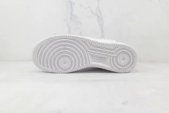 Air Force 1 "White Black" na internet