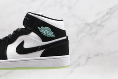 Air Jordan 1 Mid ''White Black Teal Tint'' - loja online