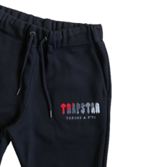 Conjunto Trapstar Chenille Decoded Preto/Vermelho - comprar online