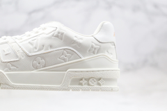 Sneaker LV Trainer na internet