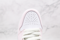 Air Jordan 1 Mid ''Barely Rose'' na internet