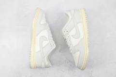 Nike Dunk Low ''Light Bone'' na internet