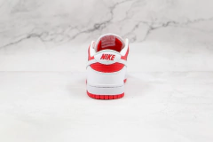 Nike Dunk Low ''University Red'' na internet
