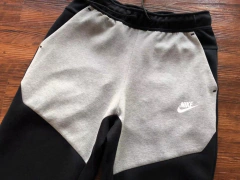 Imagem do Conjunto Nike Tech Fleece Preto/Branco