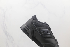 NB 550 ''Triple Black'' na internet