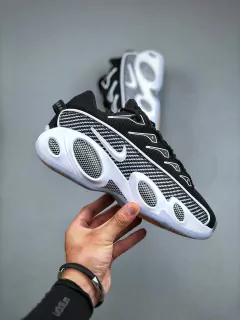 Nike Glide X Nocta "Black White" na internet