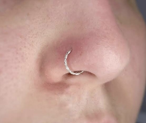 Piercing nariz argola retorcida 6 mm