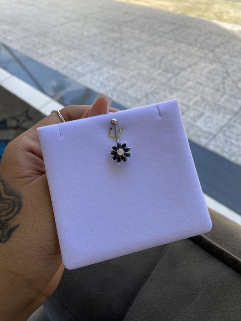 Piercing umbigo pedras pretas