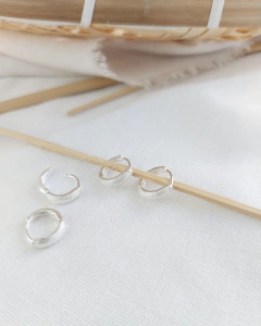 Par de argolas trabalhadas mod 5 na internet