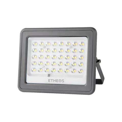 Reflector Proyector Led 60w Panel Solar Exterior Luz Fría Etheos