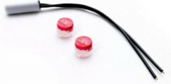 Kit Sensor de Campo para Geladeira Brastemp com dois componentes e fios.