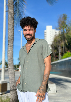 CAMISA DE BOTÃO - VERDE EUCALIPTO - comprar online