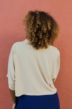 CROPPED DE BOTÃO - AREIA - comprar online