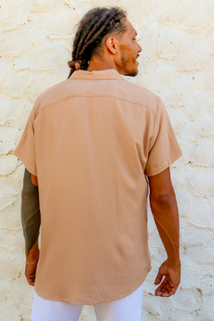 CAMISA DE BOTÃO - AREIA na internet