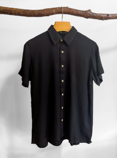 CAMISA DE BOTÃO - PRETA