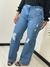 Calça Jeans Wide Leg com Bolsos Funcionais e Detalhes em Destroyed na internet