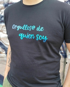 Camiseta Orgullos@ Azul/Negra - Stay On Colombia