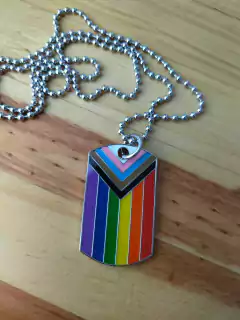 Collar Placa Progress - Stay On Colombia