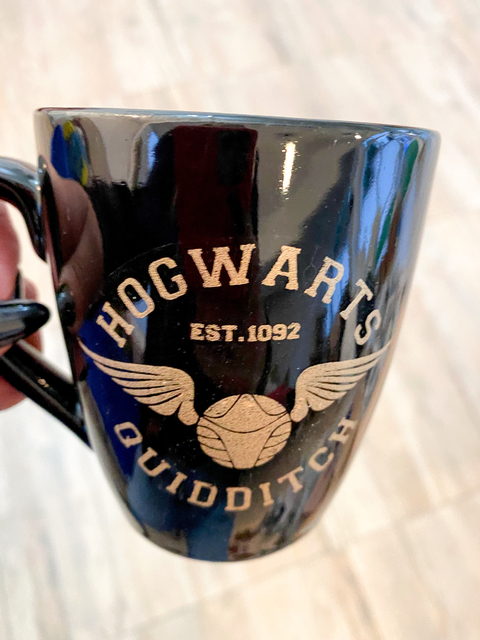 Taza HARRY POTTER QUIDDITCH LETTERS GOLD BLACK