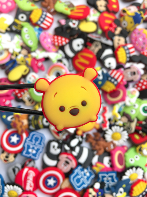 Pin para crocs WINNIE POOH TSUM TSUM