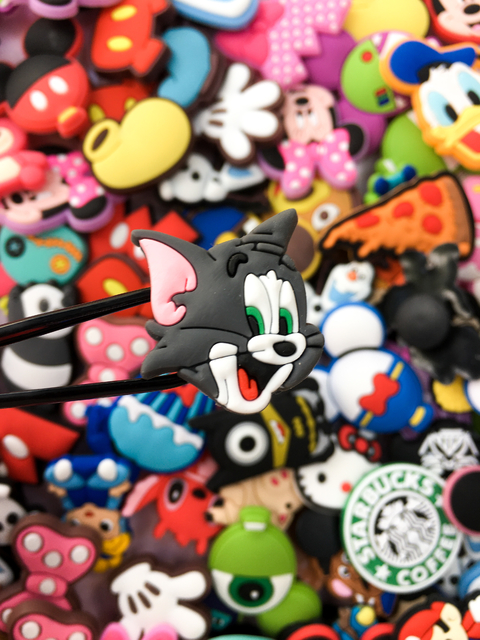 Pin para crocs TOM FACE