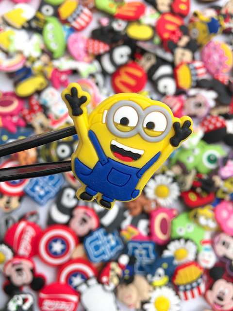 Pin para crocs MINIONS TWO SUPER RISA
