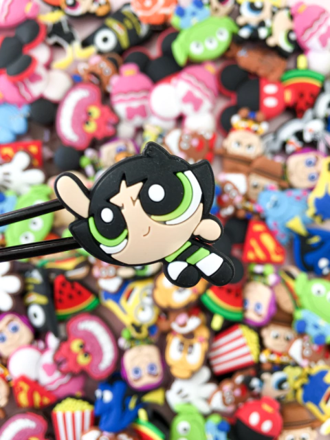 Pin para crocs CHICAS SUPERPODEROSAS BEYOTA VOLANDO