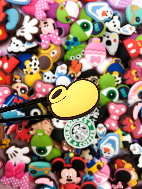 Pin para crocs MICKEY MOUSE PATITA