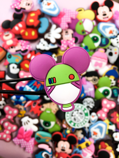 Pin para crocs toy story BUZZ LIGHTYEAR SILUETA