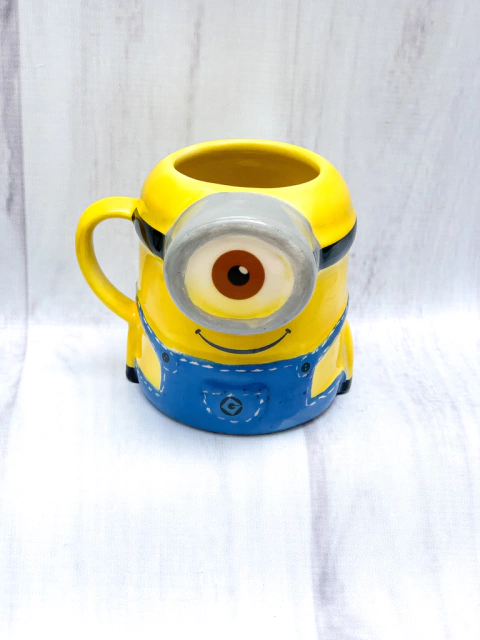 Taza premium MINIONS BODY ONE FELIZ