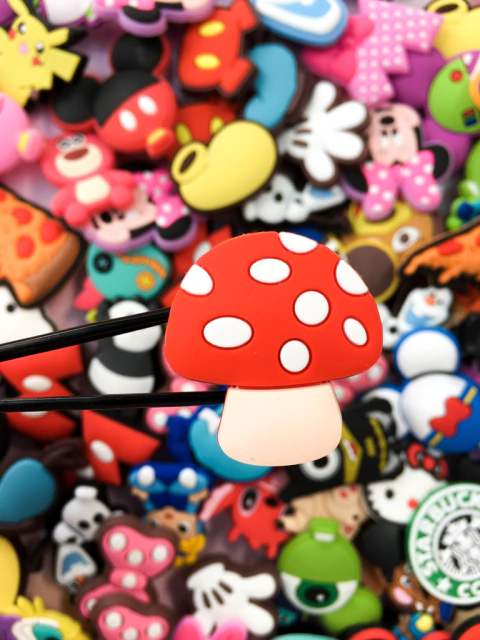 Pin para crocs HONGO