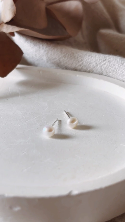 Brinco pérola natural