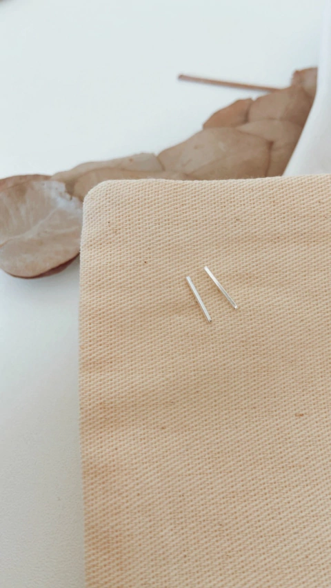 Brinco palito pequeno