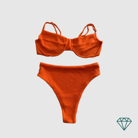 Biquíni Noronha - Textura carmel - Meia taça + calcinha Hot pants - Sob encomenda - comprar online