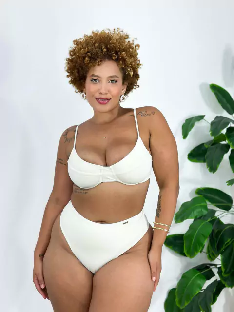 Biquíni Noronha - Liso Poliamida Premium - Meia taça + calcinha hot pants - Sob Encomenda - comprar online