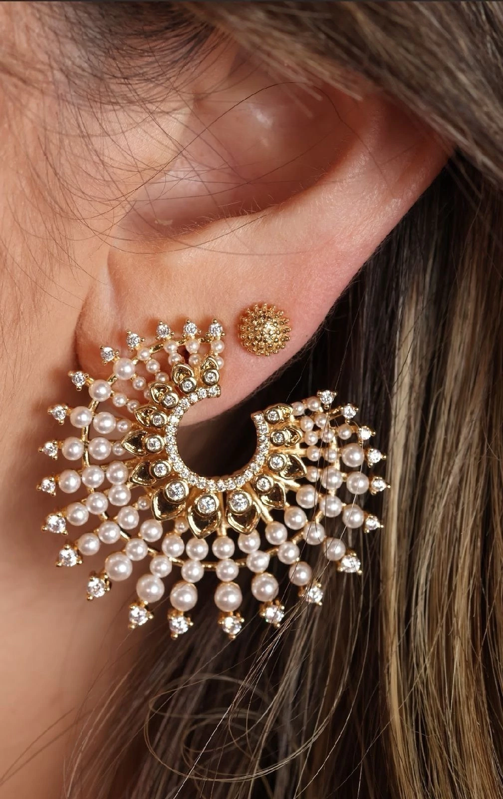 Brinco Caracol com Pérolas