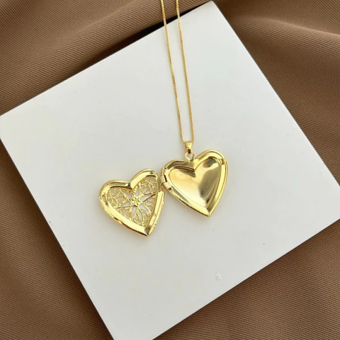 COLAR RELICARIO COM FOTO CORAÇÃO BANHO OURO 18K - comprar online
