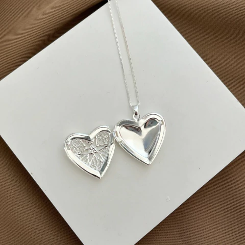 COLAR RELICARIO COM FOTO CORAÇÃO BANHO PRATA 925 - comprar online