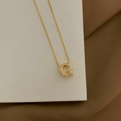 COLAR INICIAL LETRA G BANHO OURO 18K