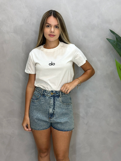 T-shirt Bordado Alô - comprar online