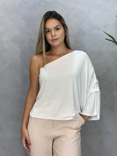 Blusa Ary na internet